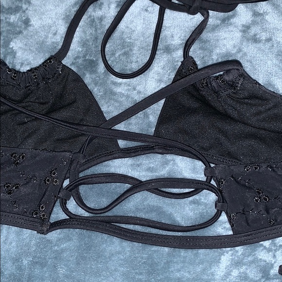 Bikini - Picture 3 of 3